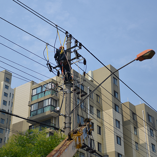 Overhead cable